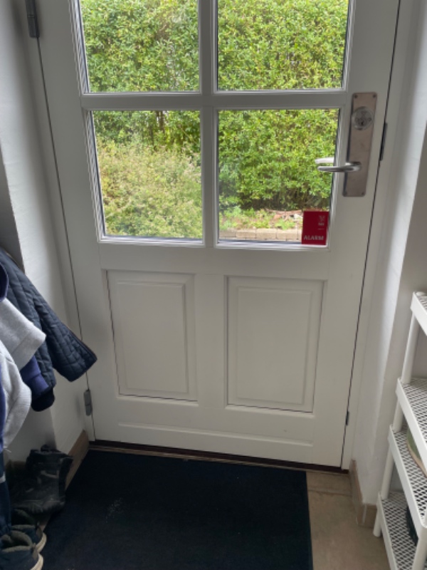 Montering af kattelem i hoveddør + småopgaver