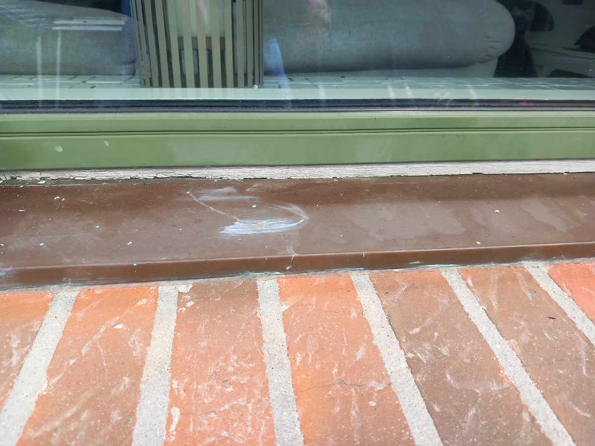 Udskiftning af fuge mellem vinduer og mur