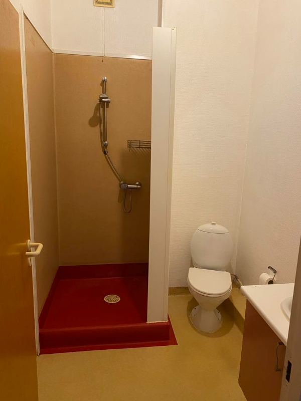 Vinylgulv i badeværelse i Brøndeslev