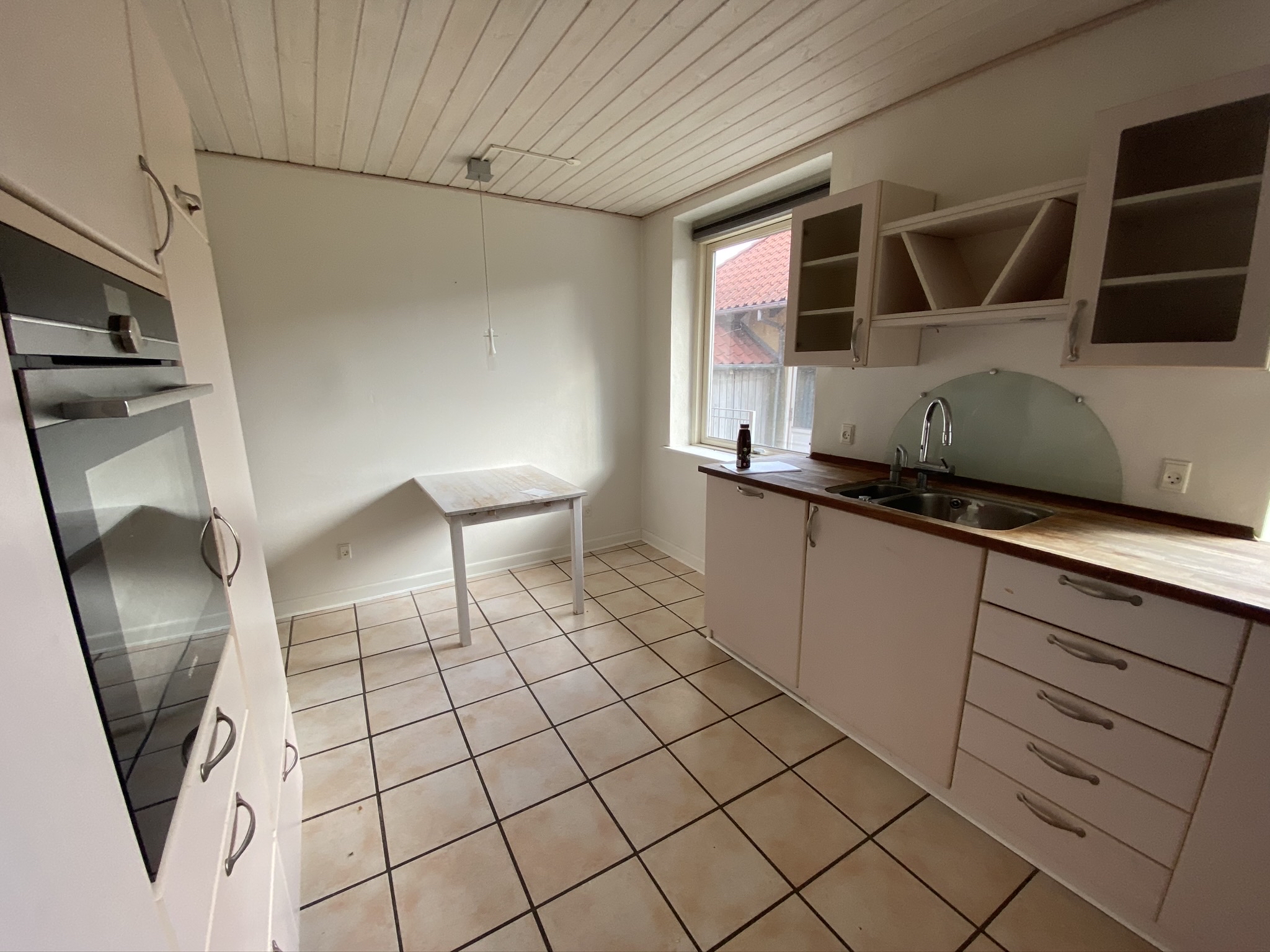 Nedtagning af sænket loft, køkken mv