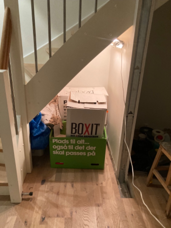 Udnytte plads under trappe