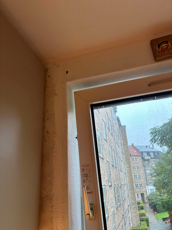 Opsætning af lampe på badeværelse