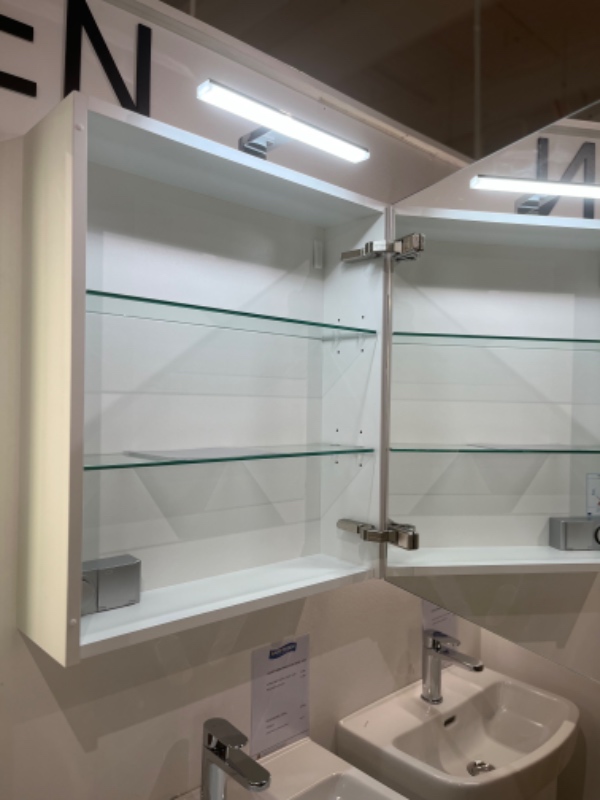 Opsætning og tilslutning af spejl på badeværelse, udskiftning af ledspot på badeværelse,