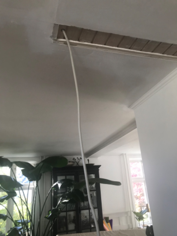 El efter nedrivning af væg