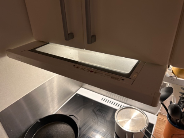 Udskifte indbygget emhætte