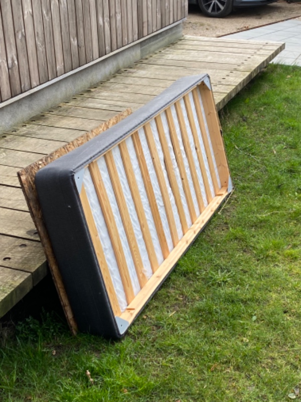 Kørsel af møbler til genbrugsstation