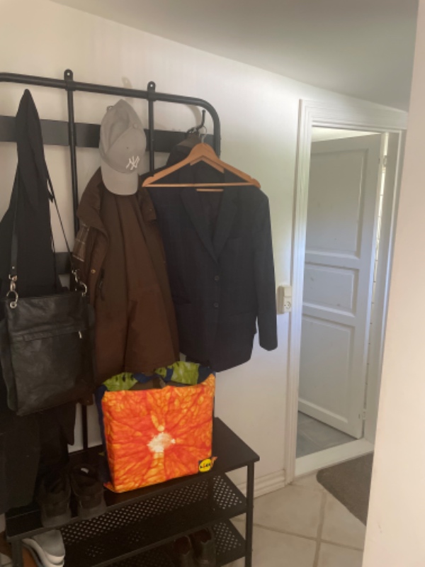 Maler arbejde :  paneler, karme, bjælker. Væge ,døre og loft i stueplan. Ca 40 m2  i alt.