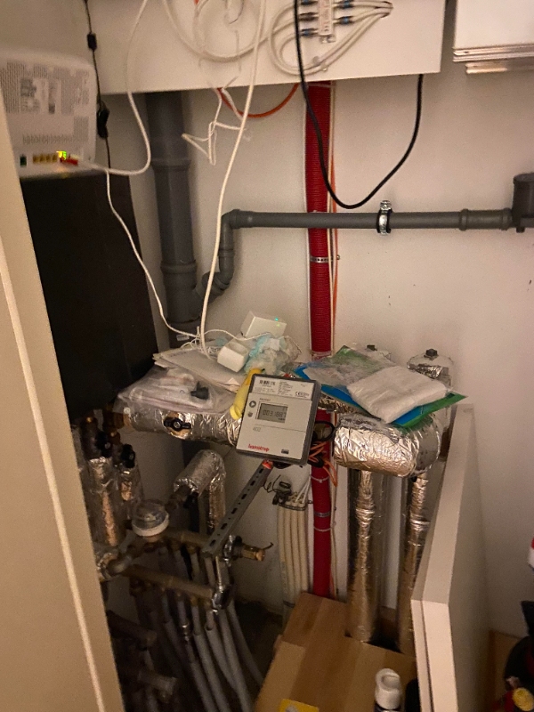 trækning af netværkskabel fra disponibelt rum ind til kontor