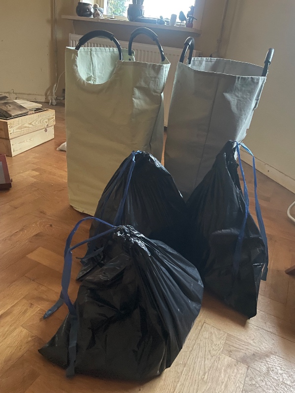 Afhentning af bøger og textil affald