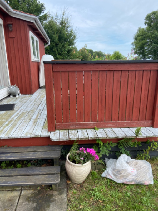 Afslibning af træterrasse ca 35-40 kvm2 samt efterbehandling med transparent holdbar olie