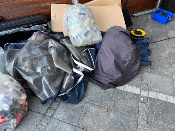 Vækkørsel af diverse blandet trailer affald