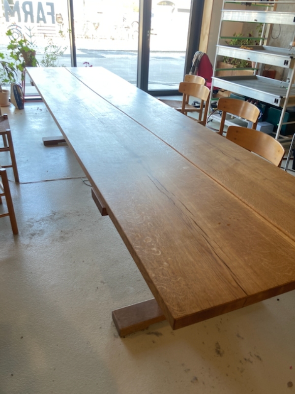 Flytning af langt og tungt bord