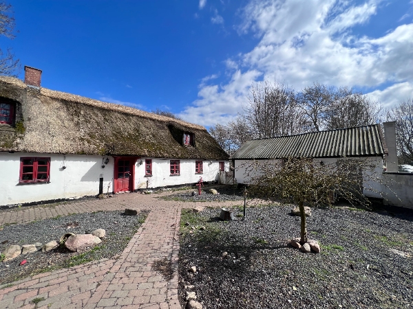 Hvitning af stråtækt gård