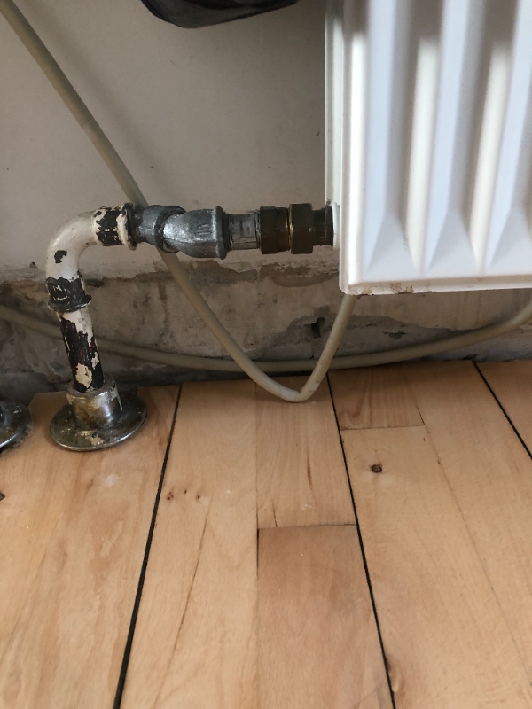 Montering af vaskemaskine og tilskæring af elkabler