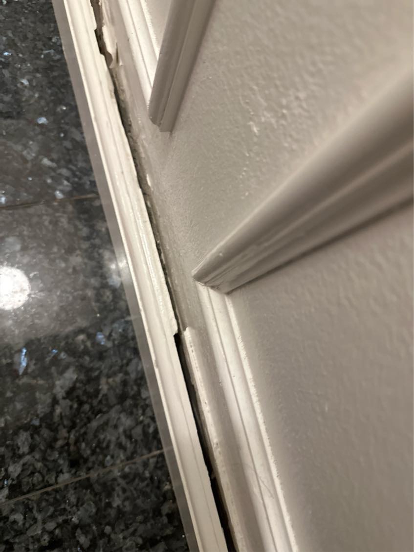 Et fodpanel er løst -sæt fast (lille hurtig opg)