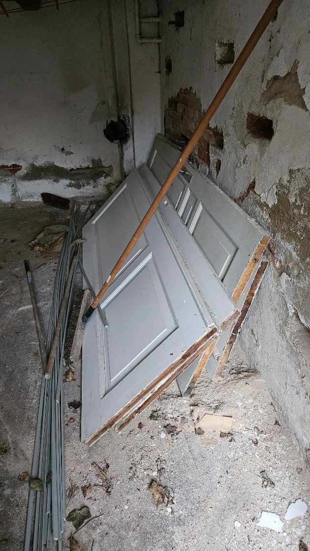 Kører ting på genbrugsplads