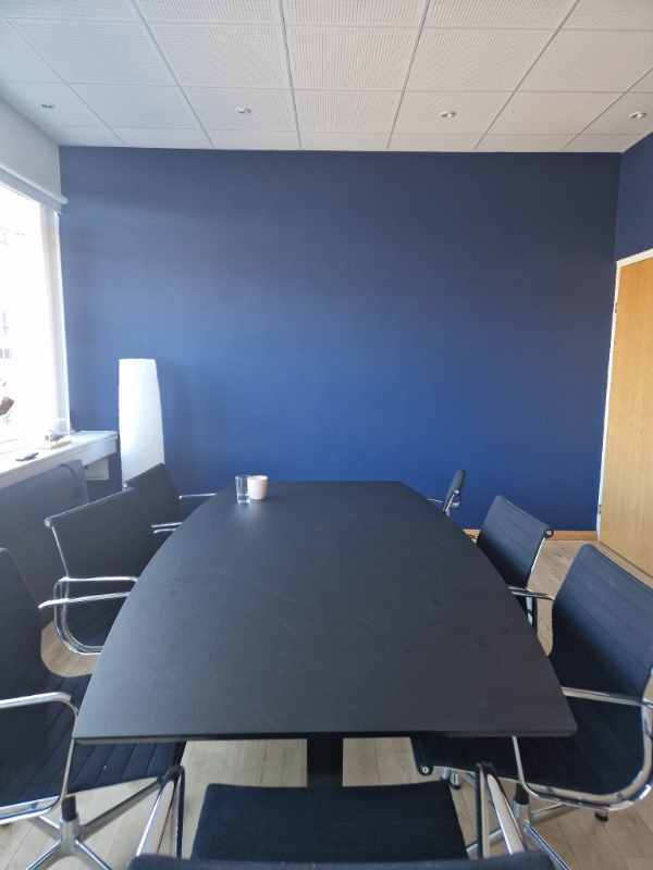 Montering af tv på jernbeton væg.