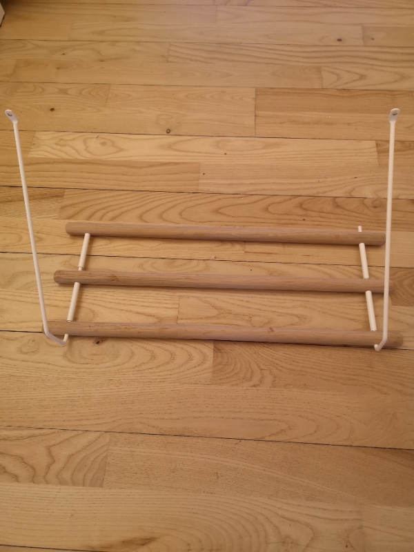 Opsætning af hylder, skrivebord, lampe