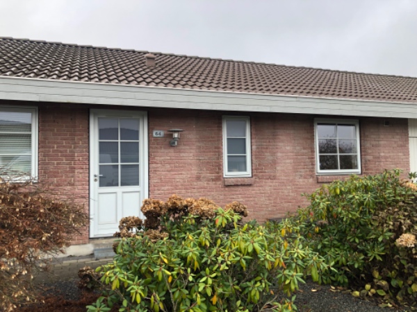 Skifter fuger i vinduer og dør udvendigt