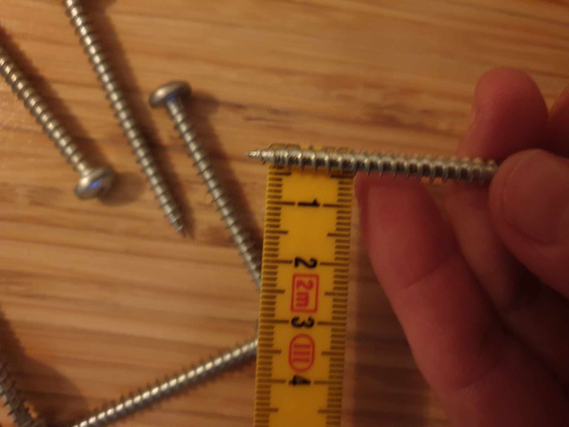 Bore 2 huller og sætte beslag til gynge i loftet