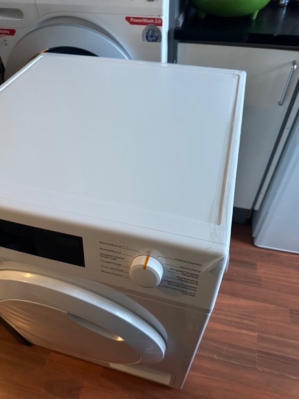 Skal have monteret en tørretumbler, hvor der skal laves en stikkontakt til jordforbindelse