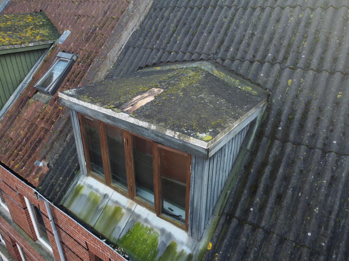 Brænd tagpap oven på 3 kviste og lav inddækning