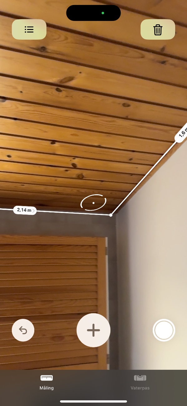 Opsætning af huntonit loft ovenpå på eksisterende loft.