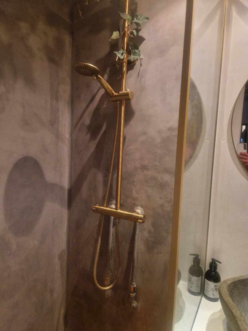 Skift af toilet og brusearmatur, København NV. Toilet og armatur er ikke købt endnu