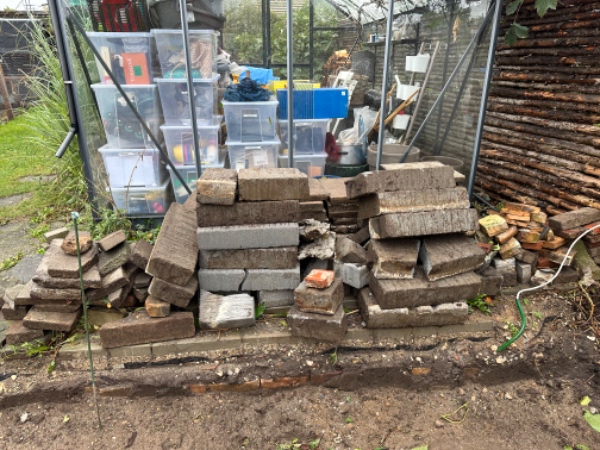 Afhente og bortkøre fliser og sten