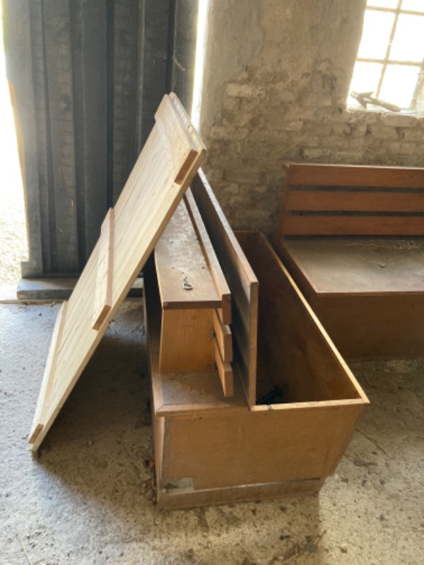 Hjælp til at tømme og køre ting fra en lade væk