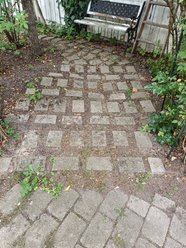 Fjernet ukrudt og kørt haveaffald væk