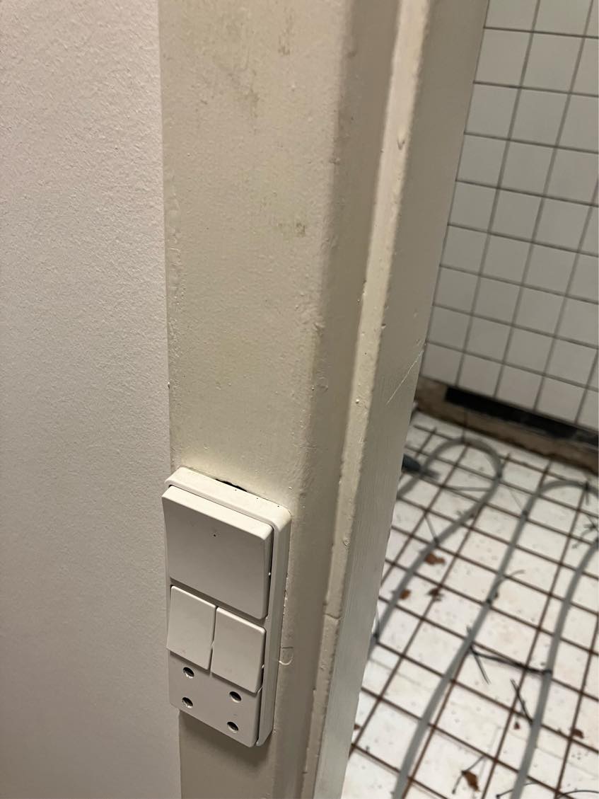 Lavet spots i badeværelse, samt trukket strøm til DUKA ventil