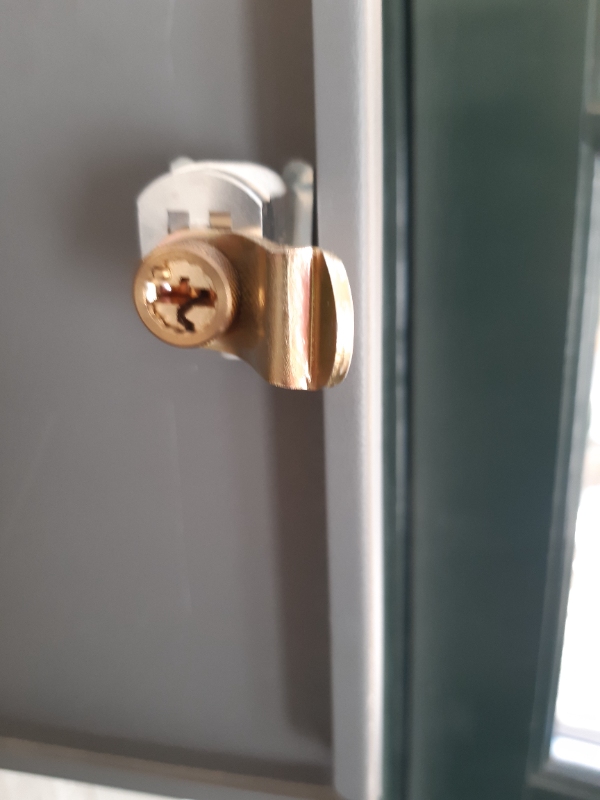 Oplukninkning af postkasse med lås.  pris er ca