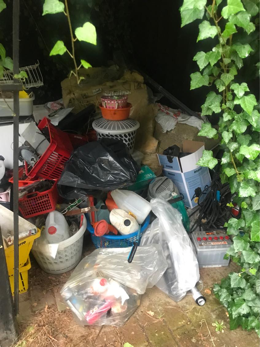 Rydde affald til losseplads