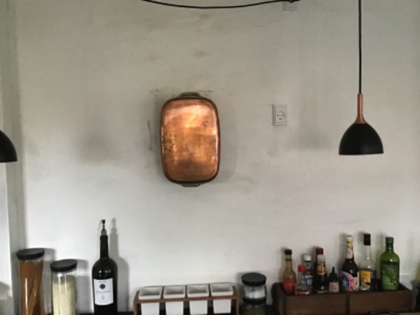 Opsætning af hylde i køkken Og akustikplader