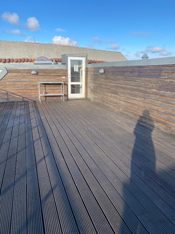 Slibning af vægge på trætagterrasse ca 40 m2