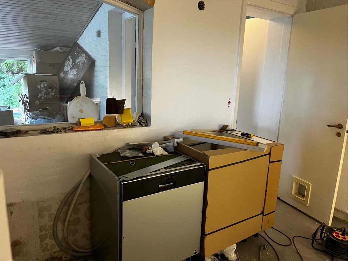 Hjælp til at sætte køkken op