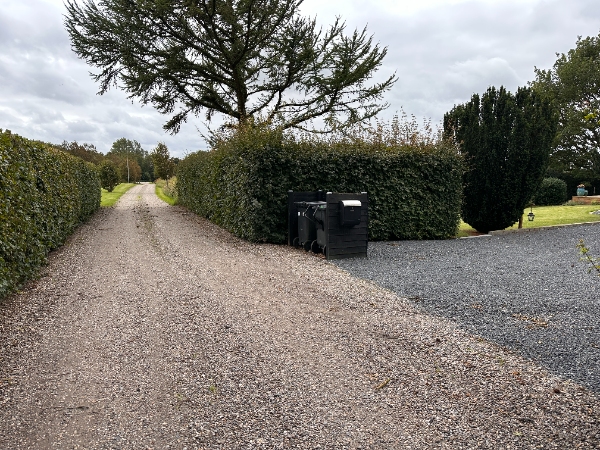80m hækkeklipning incl bortkørsel af affald