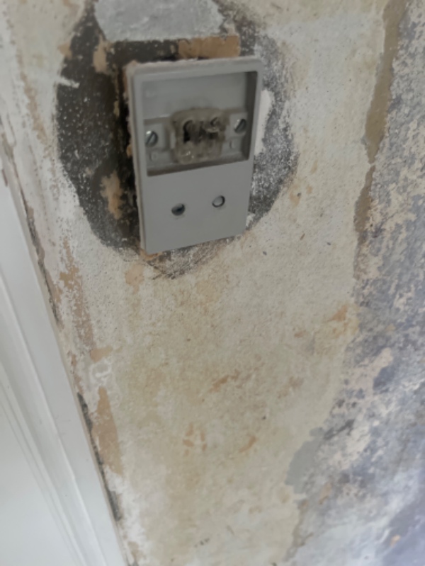 Udskiftet stikkontakter i forbindelse med maling