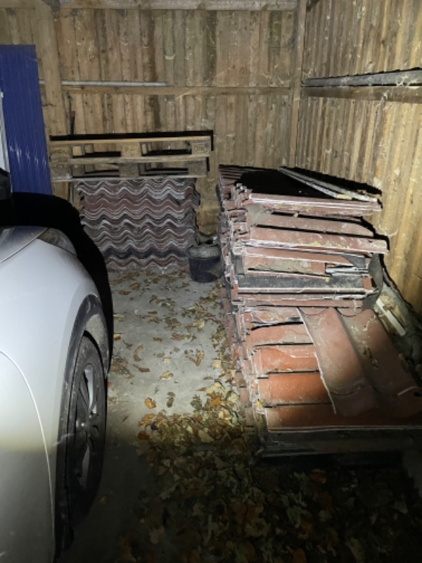 Afhentning af byggeaffald - 3 paller med eternitplader uden asbest