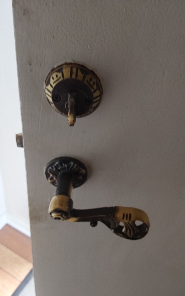 Vil gerne  havde udskiftet min 2x låse ( hoveddør/bagdør) til noget mere moderne  lås