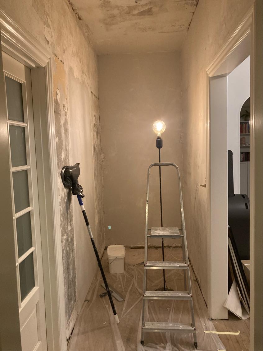 Lille gipsvæg m dør