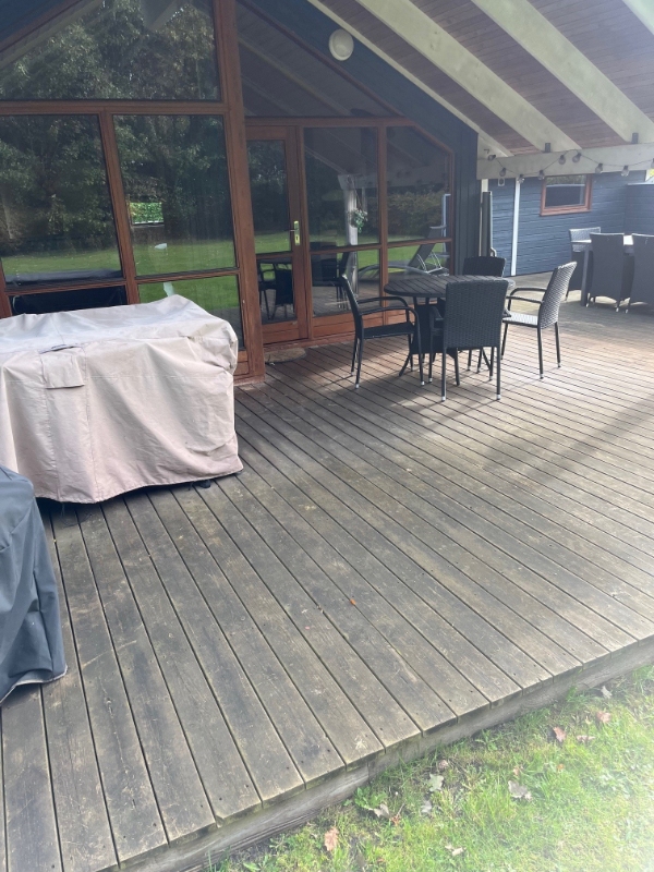 Højtryksrensning og oliering af terasse