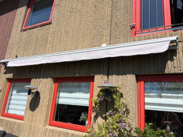 Flytning af markise. Der tilslutning af strøm.