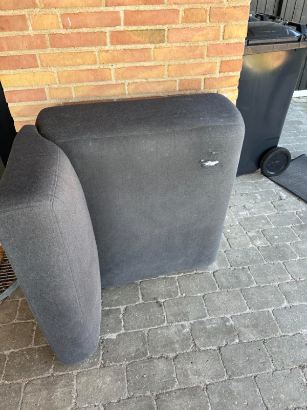 Bortskaffelse af gammel sofa
