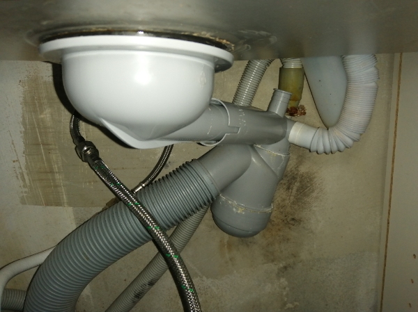 køkkenvaskafløb er utæt