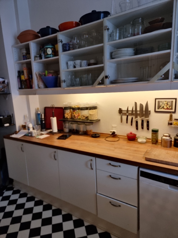 Nedtagning, opmåling og montering af køkken.