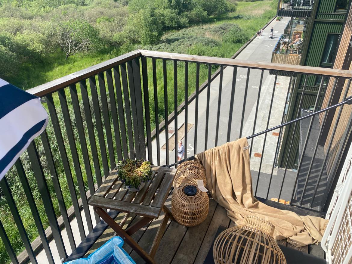 Sætte altanafskærmning op