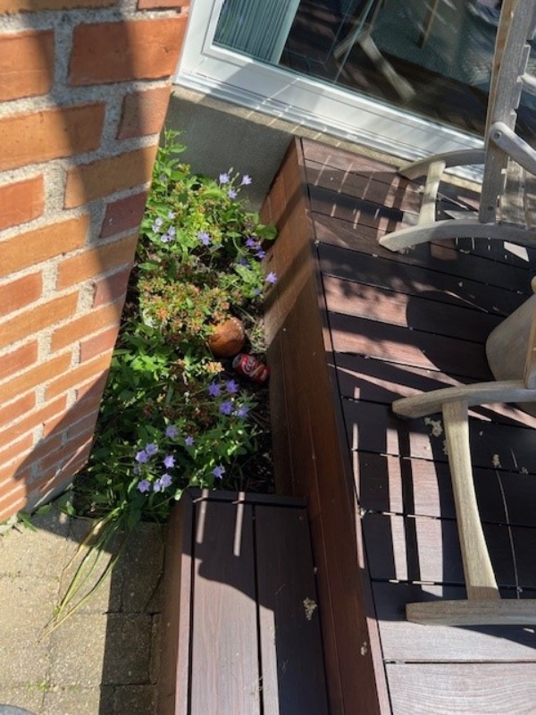 Grave rende langs terrasse