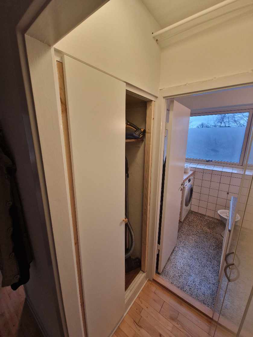 Gardiner, skabslåge, maling af væg